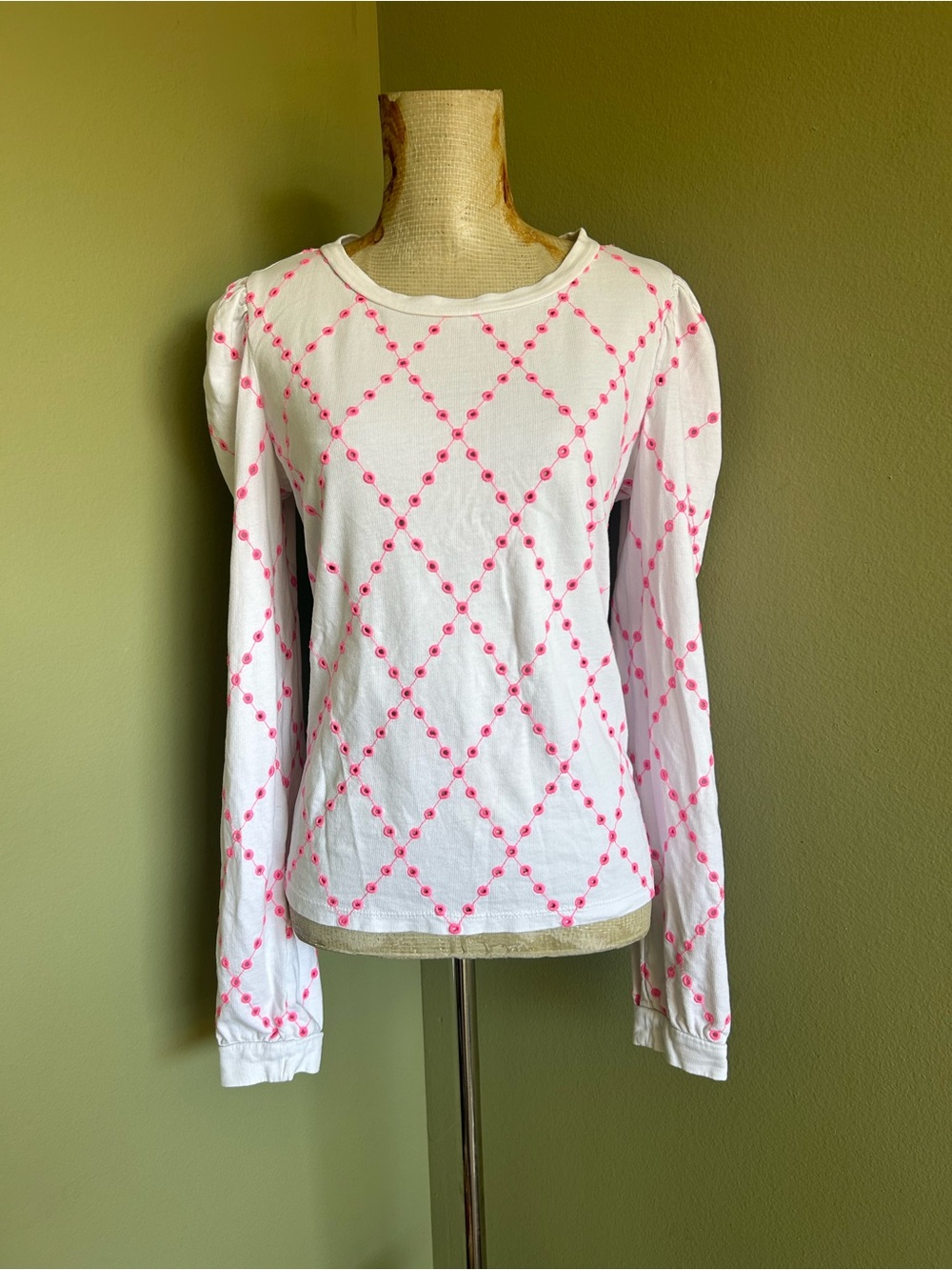 Lilly Pulitzer White Long-Sleeve Tee with Pink Eyelet Detail Sz S